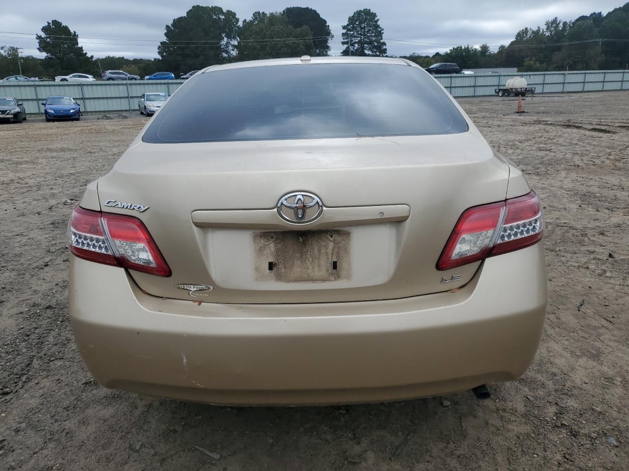 2010 TOYOTA CAMRY photo 11