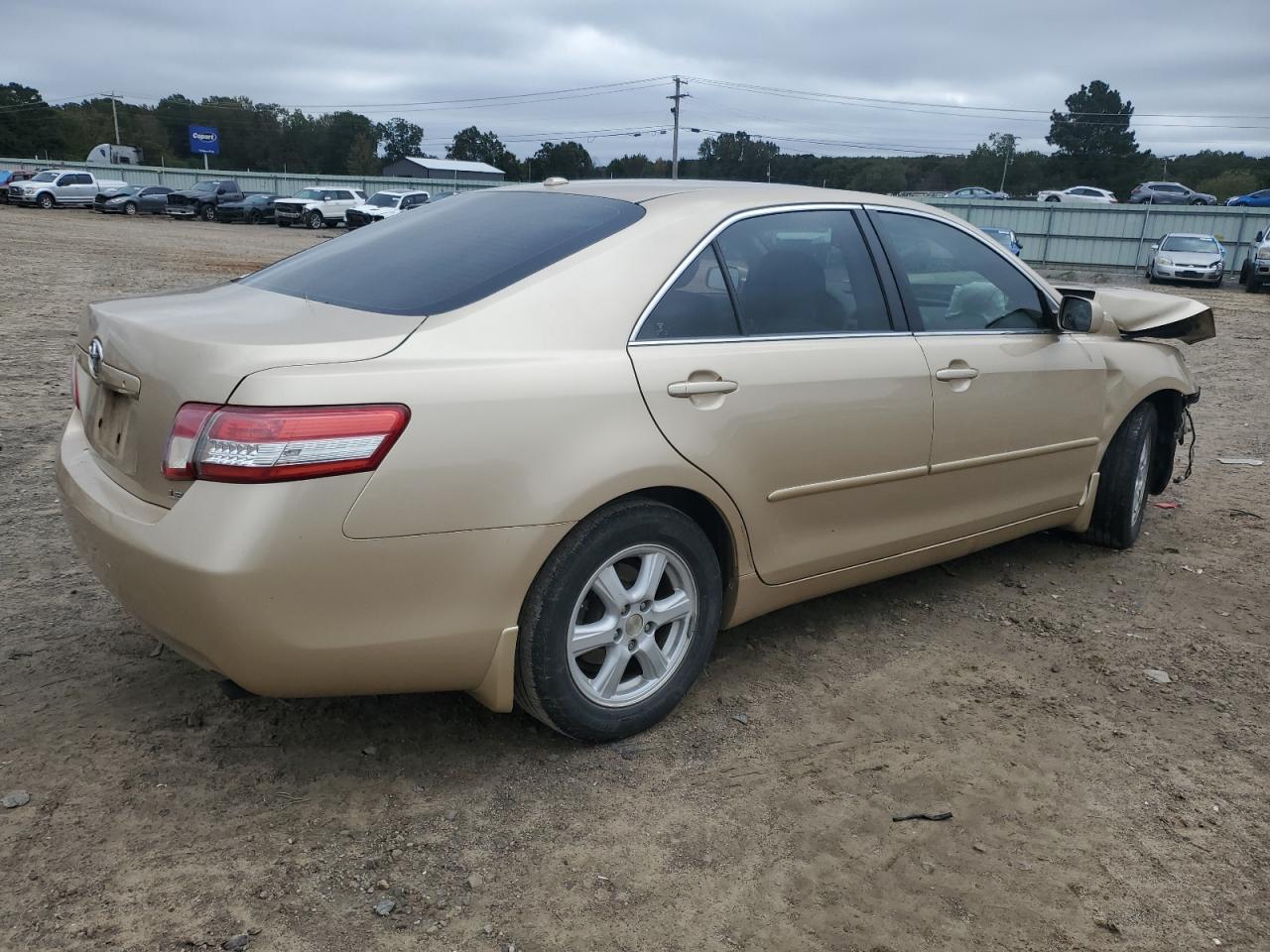 2010 TOYOTA CAMRY photo 5