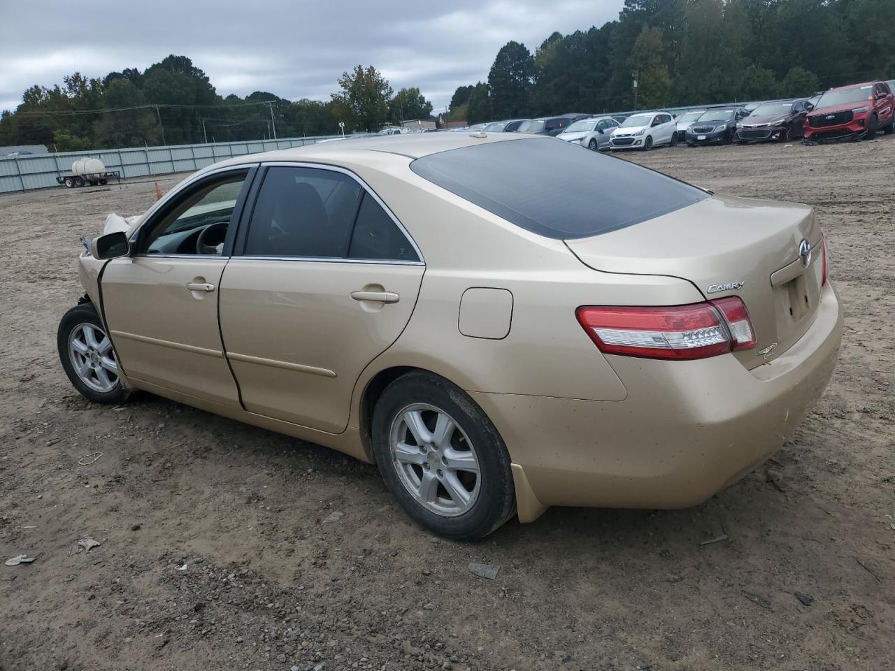 2010 TOYOTA CAMRY photo 3