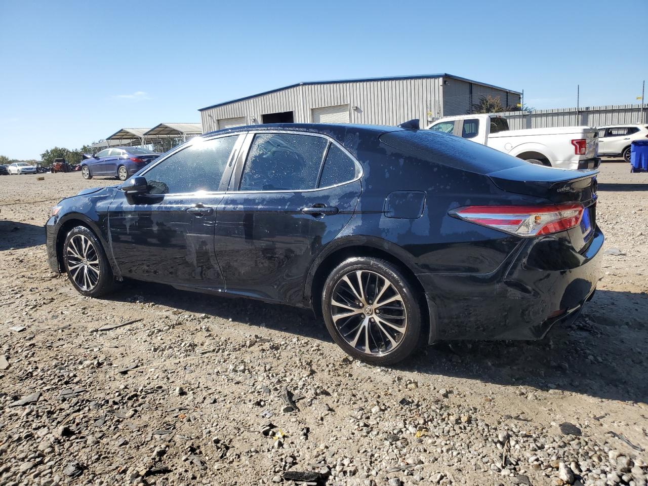 2020 TOYOTA CAMRY SE photo 3