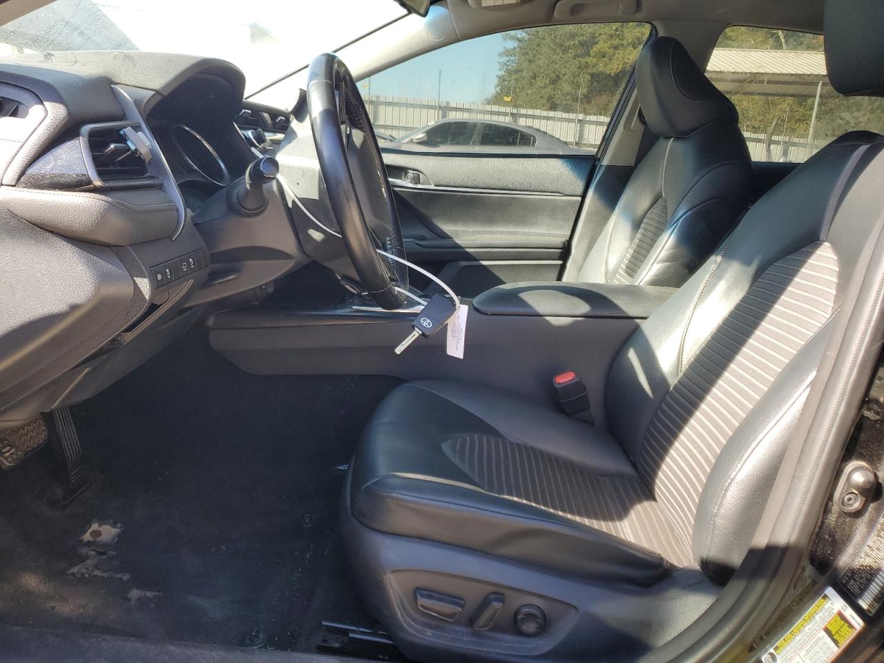2020 TOYOTA CAMRY SE photo 13