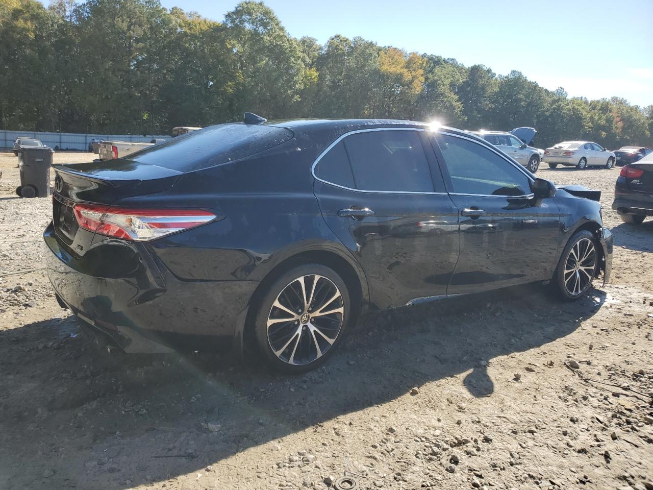 2020 TOYOTA CAMRY SE photo 5