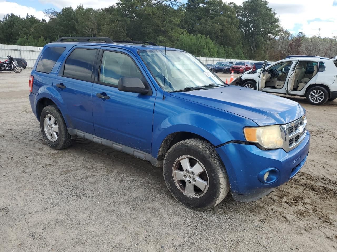 2011 FORD ESCAPE XLT photo 4