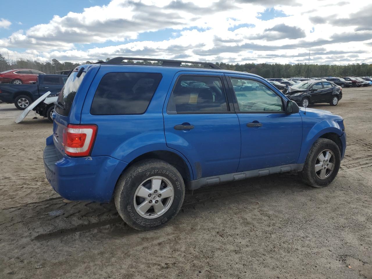 2011 FORD ESCAPE XLT photo 3