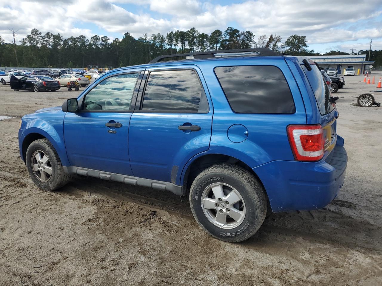 2011 FORD ESCAPE XLT photo 2