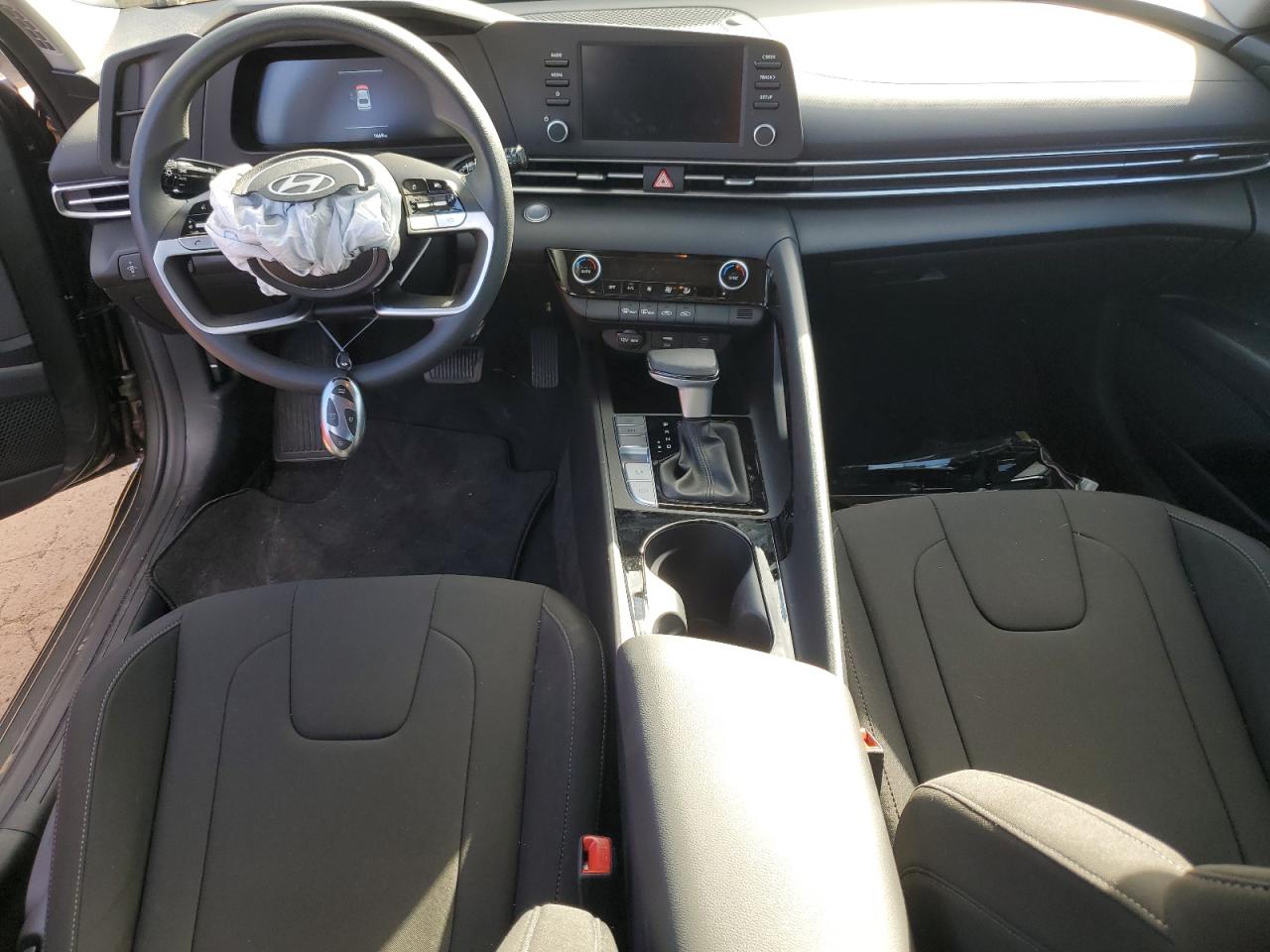 2025 HYUNDAI ELANTRA BLUE photo 8
