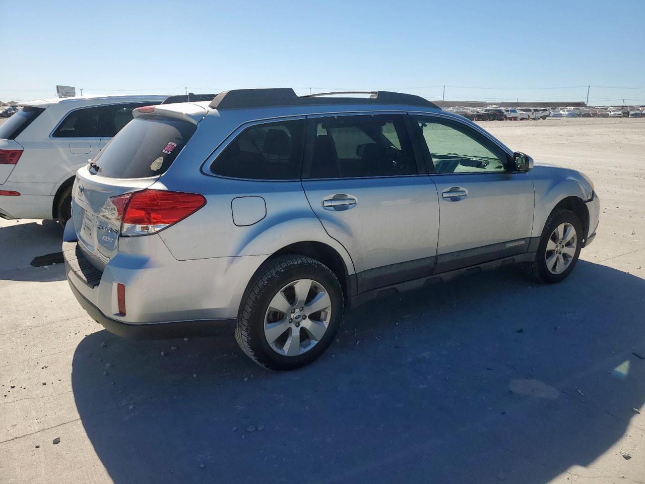 2012 SUBARU OUTBACK photo 3