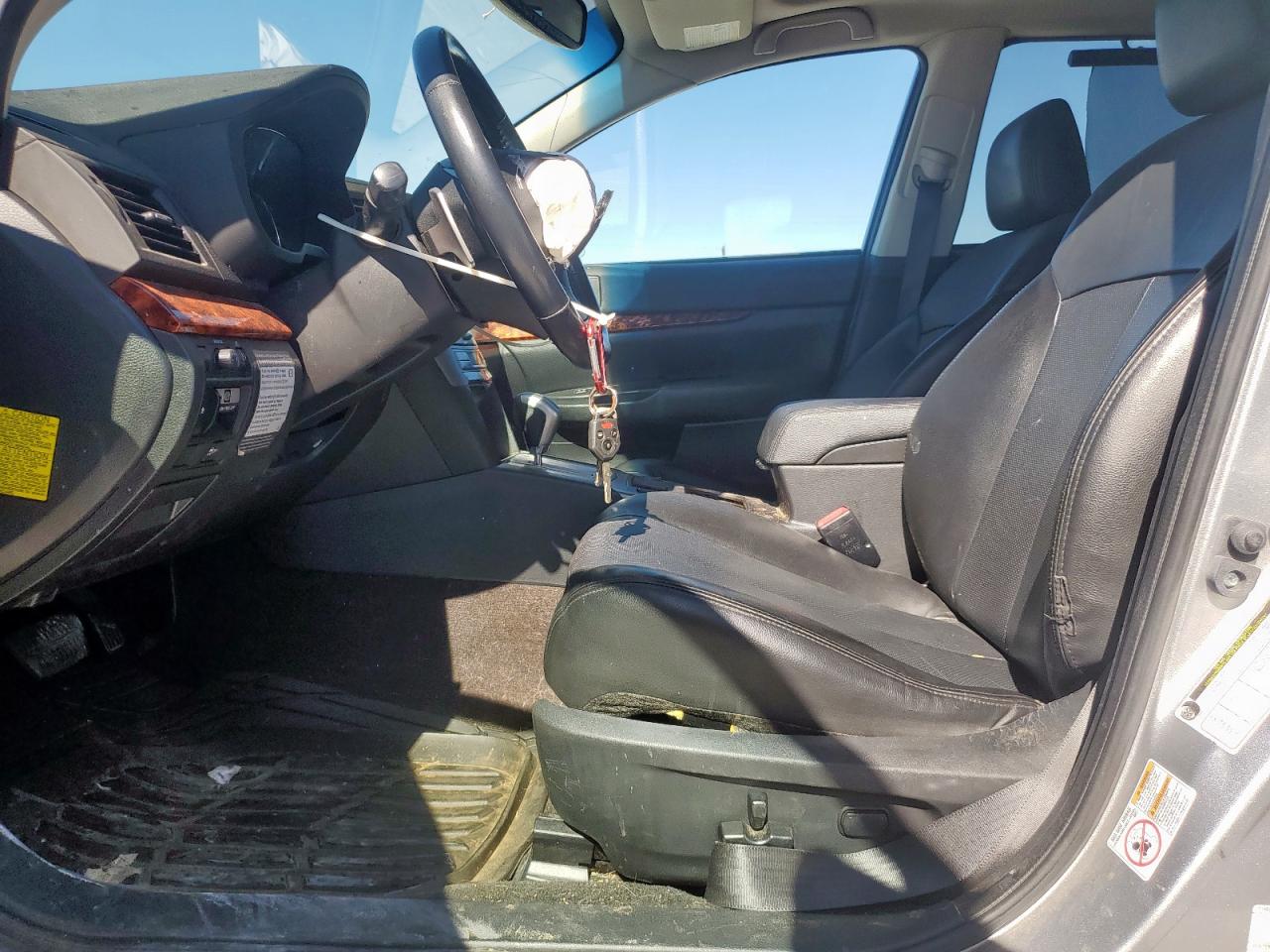 2012 SUBARU OUTBACK photo 7