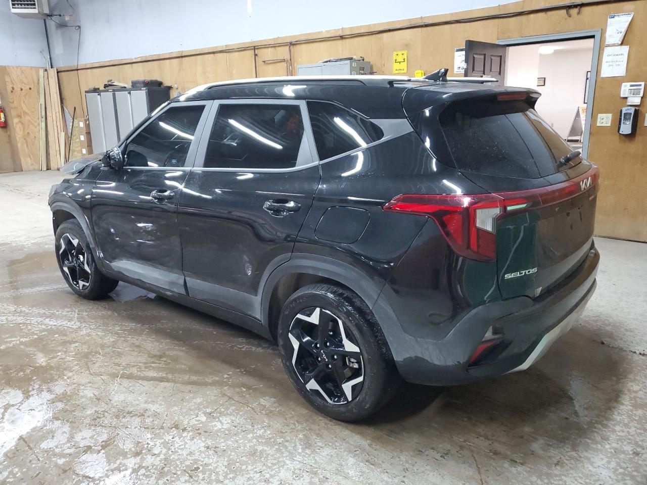 2025 KIA SELTOS S photo 2