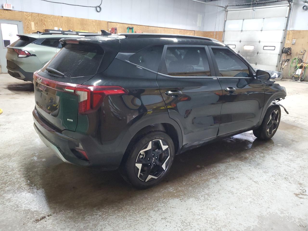 2025 KIA SELTOS S photo 3