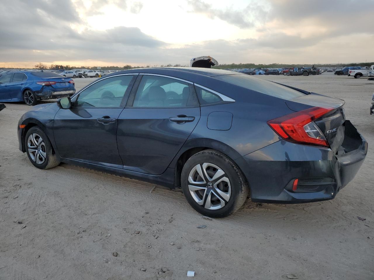2016 HONDA CIVIC LX photo 3