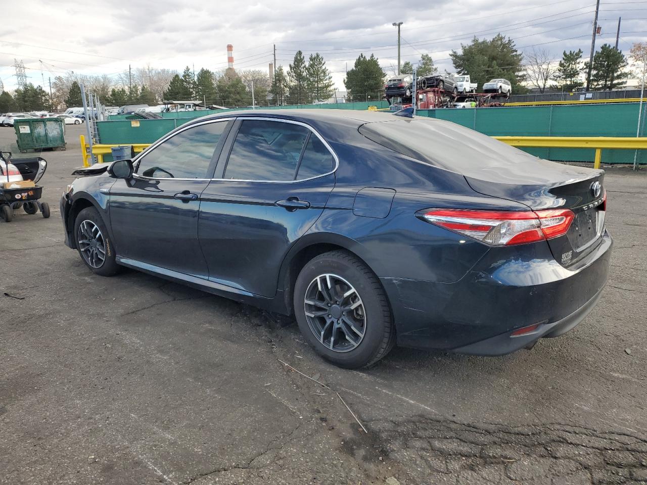 2019 TOYOTA CAMRY photo 3