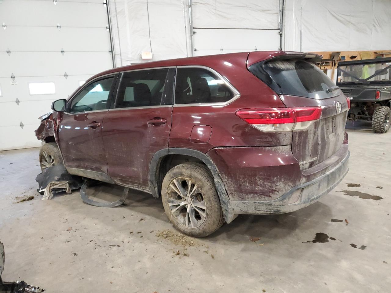 2019 TOYOTA HIGHLANDER LE photo 3