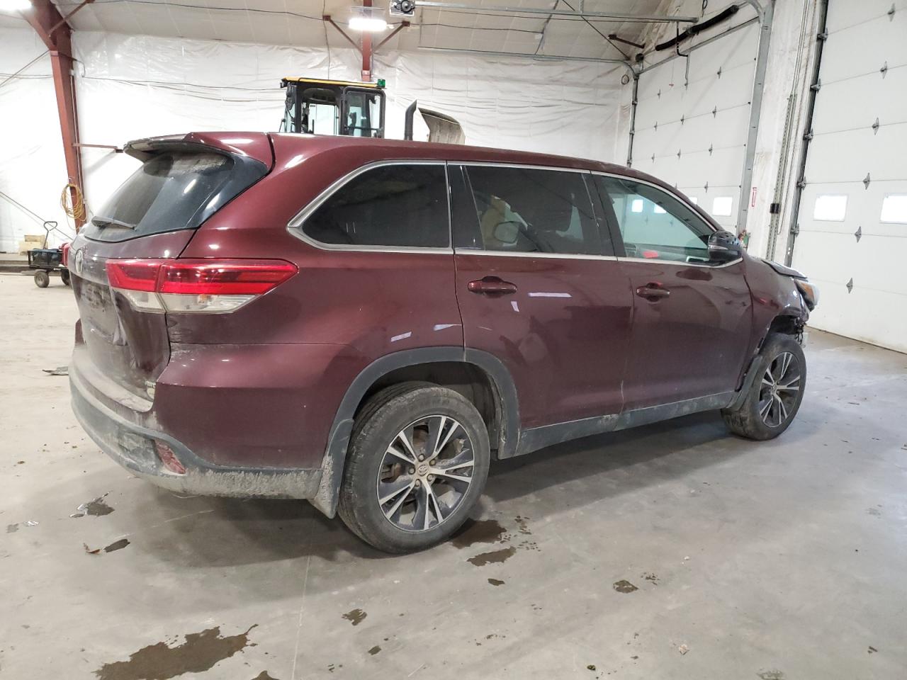 2019 TOYOTA HIGHLANDER LE photo 5