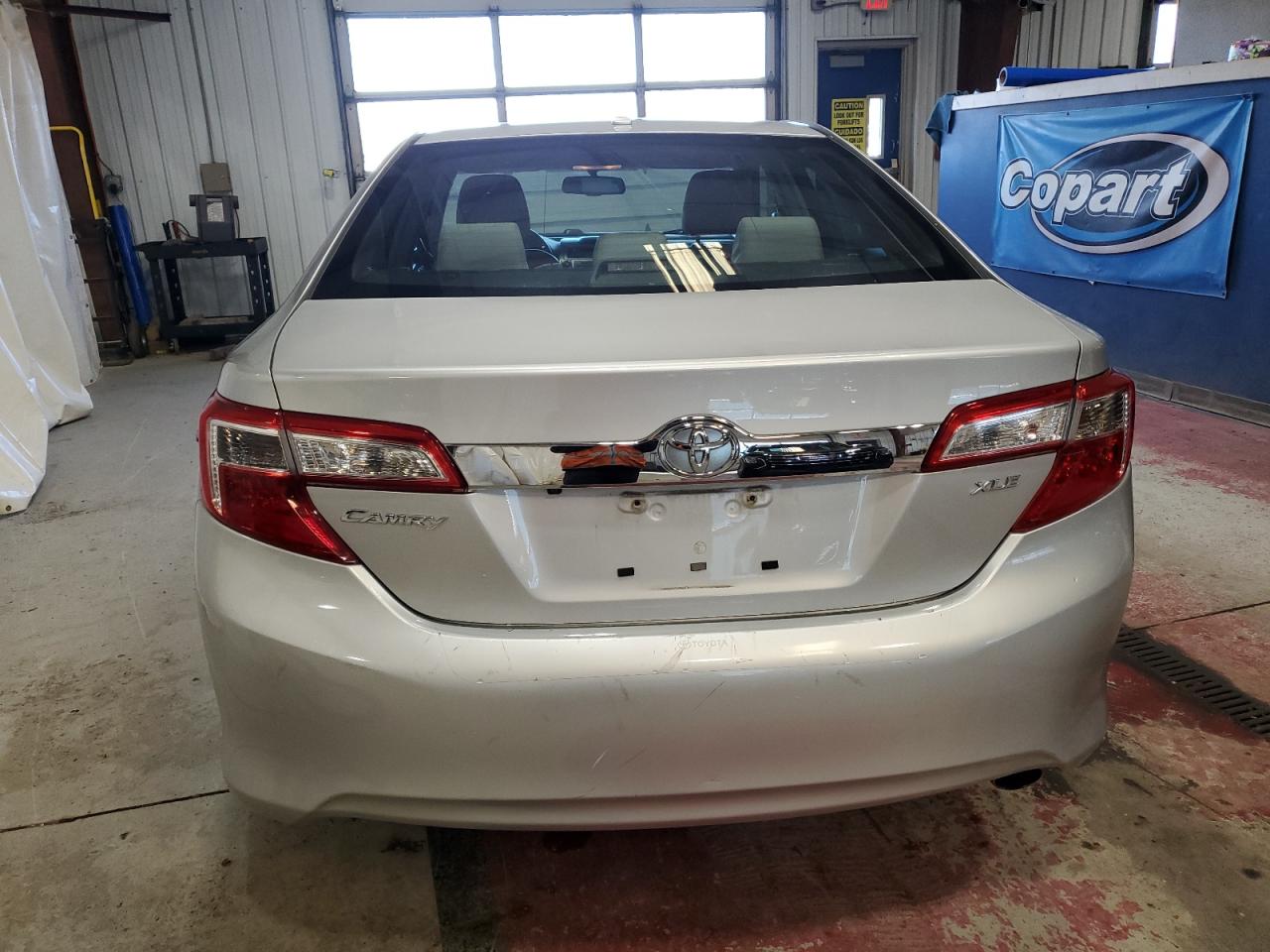 2013 TOYOTA CAMRY XLE photo 16