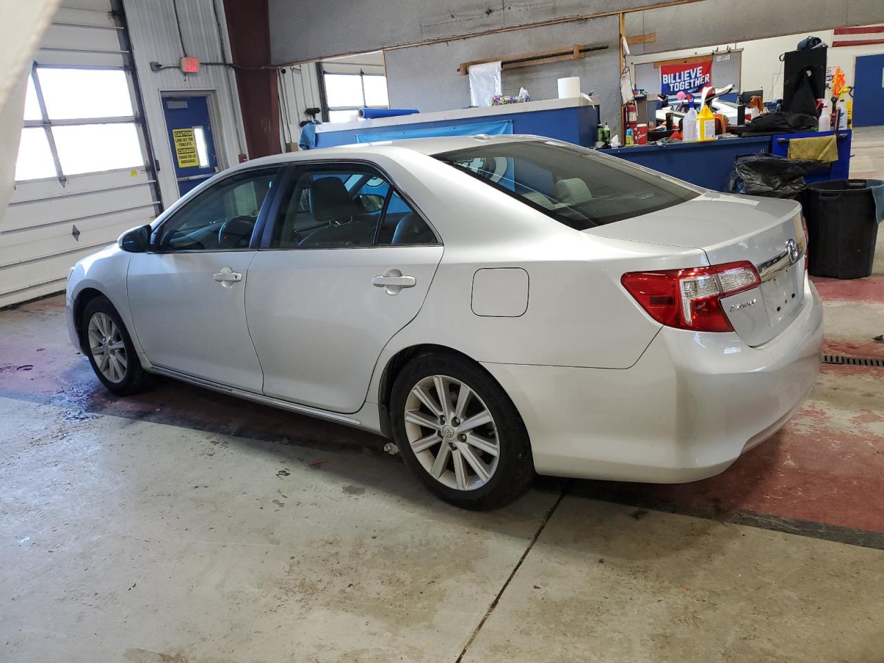 2013 TOYOTA CAMRY XLE photo 4