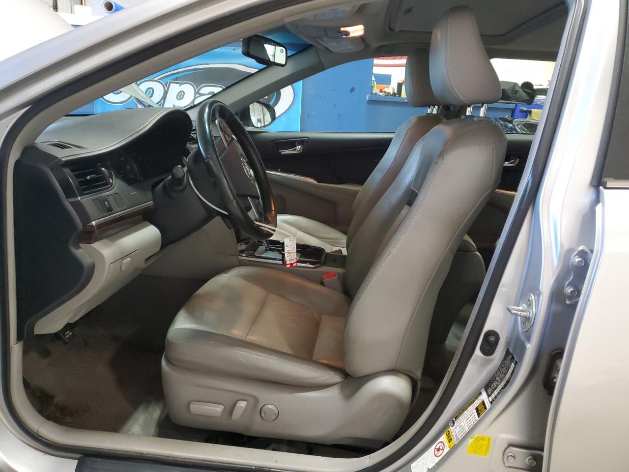 2013 TOYOTA CAMRY XLE photo 19
