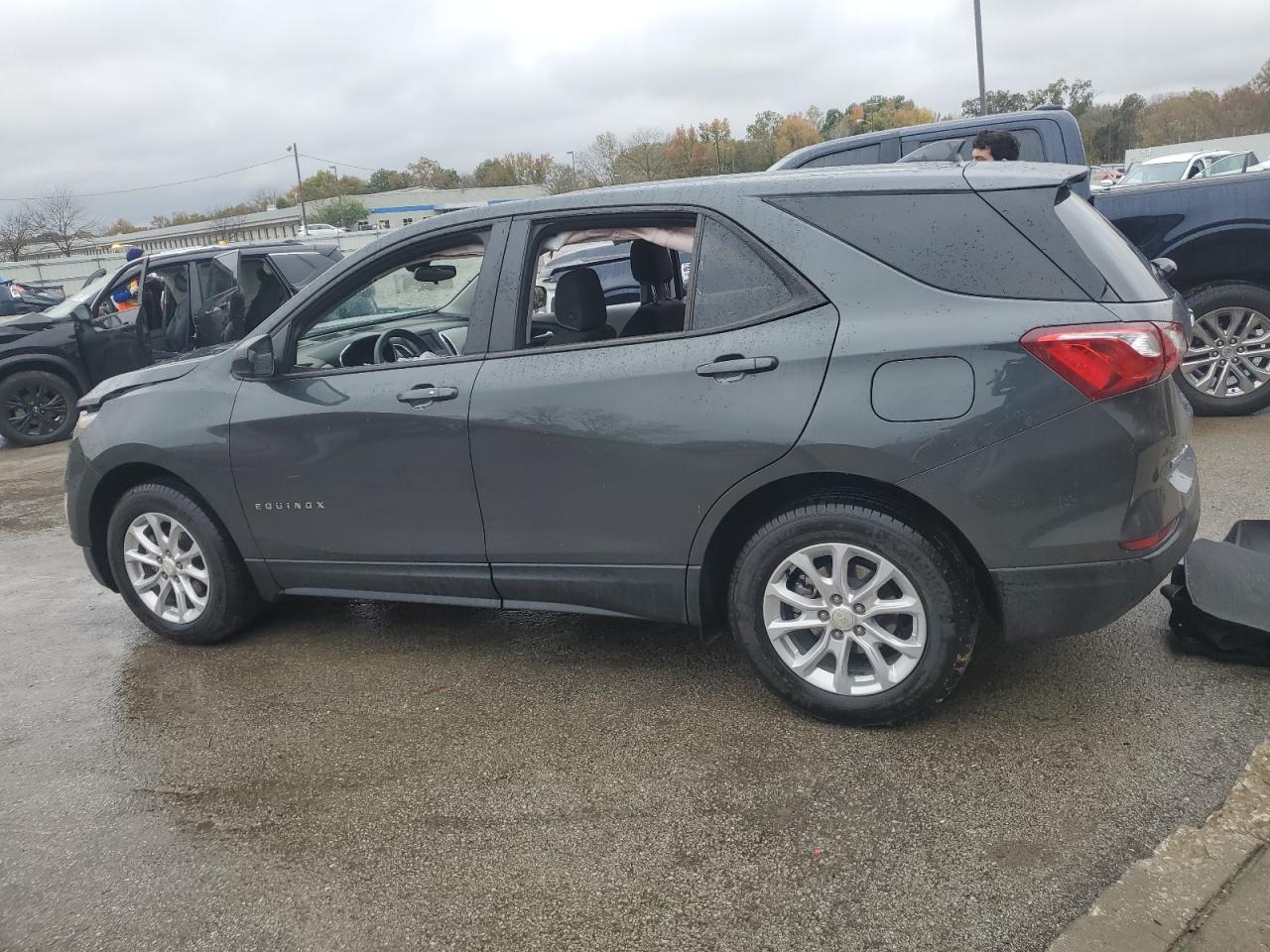 2020 CHEVROLET EQUINOX LS photo 3
