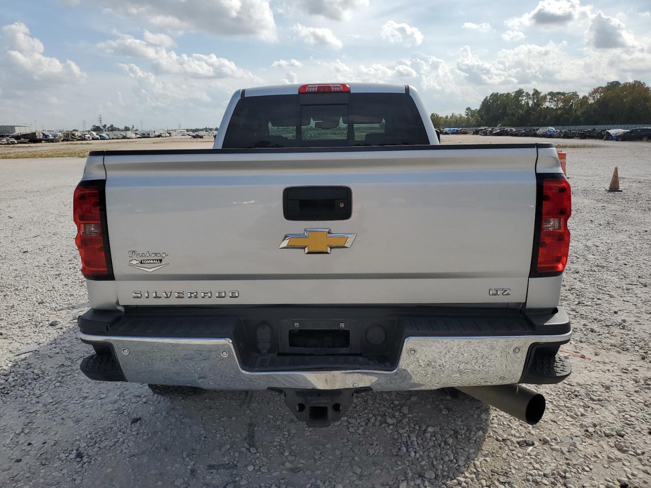 2015 CHEVROLET SILVERADO K2500 HEAVY DUTY LTZ photo 11