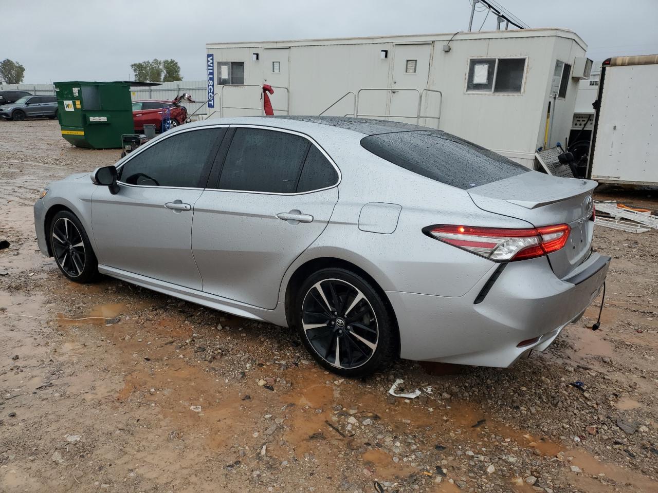 2018 TOYOTA CAMRY XSE photo 2