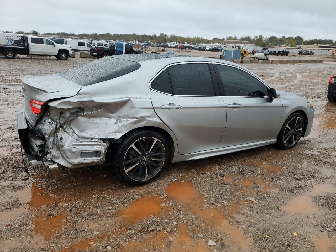 2018 TOYOTA CAMRY XSE photo 3
