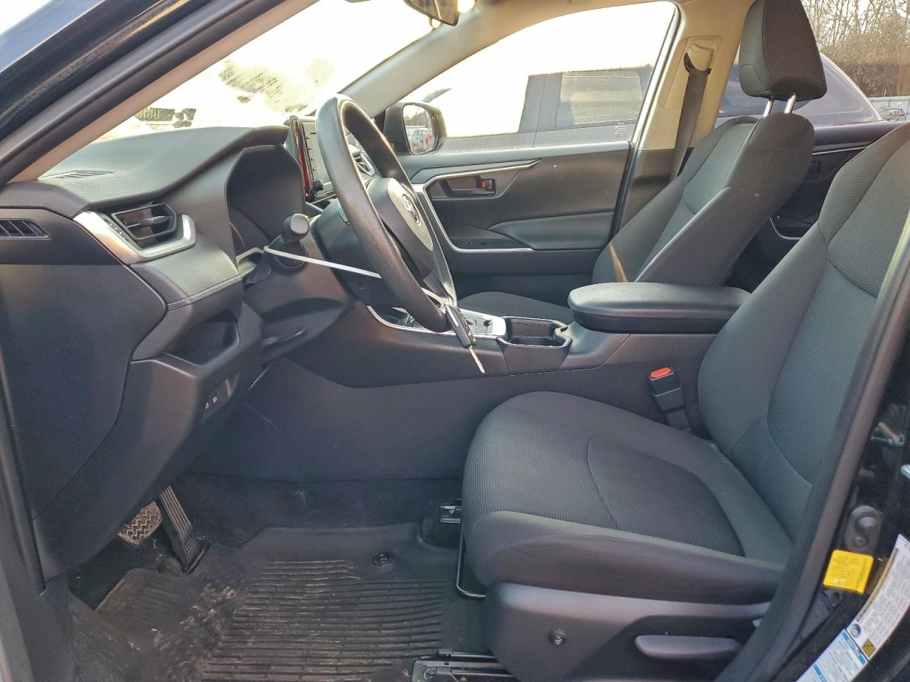 2021 TOYOTA RAV4 LE photo 13