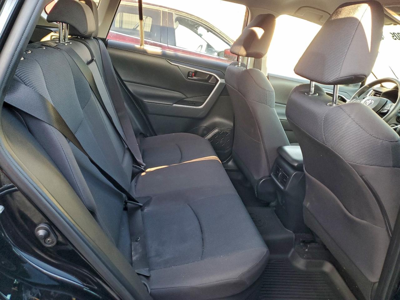 2021 TOYOTA RAV4 LE photo 21