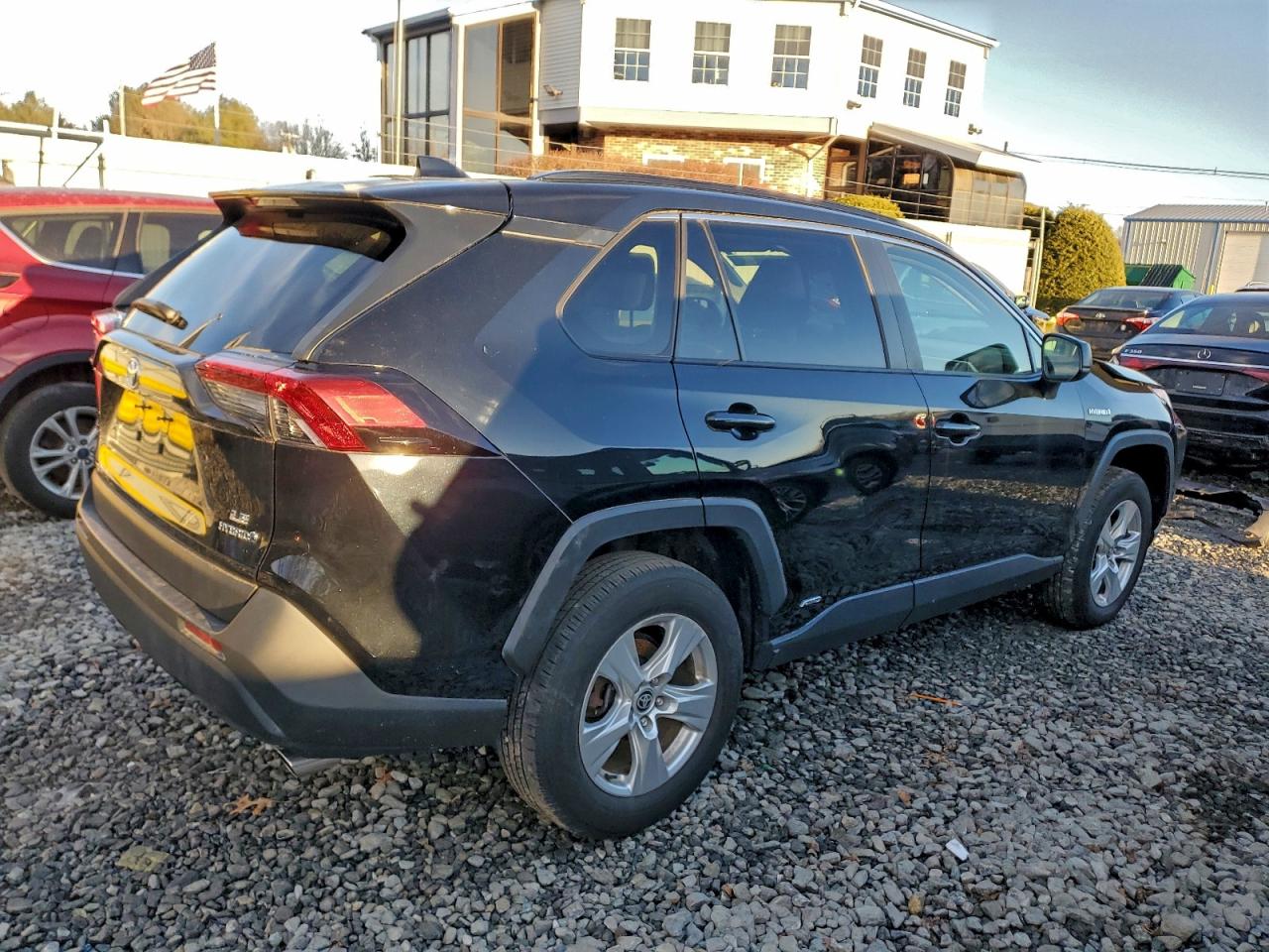 2021 TOYOTA RAV4 LE photo 5