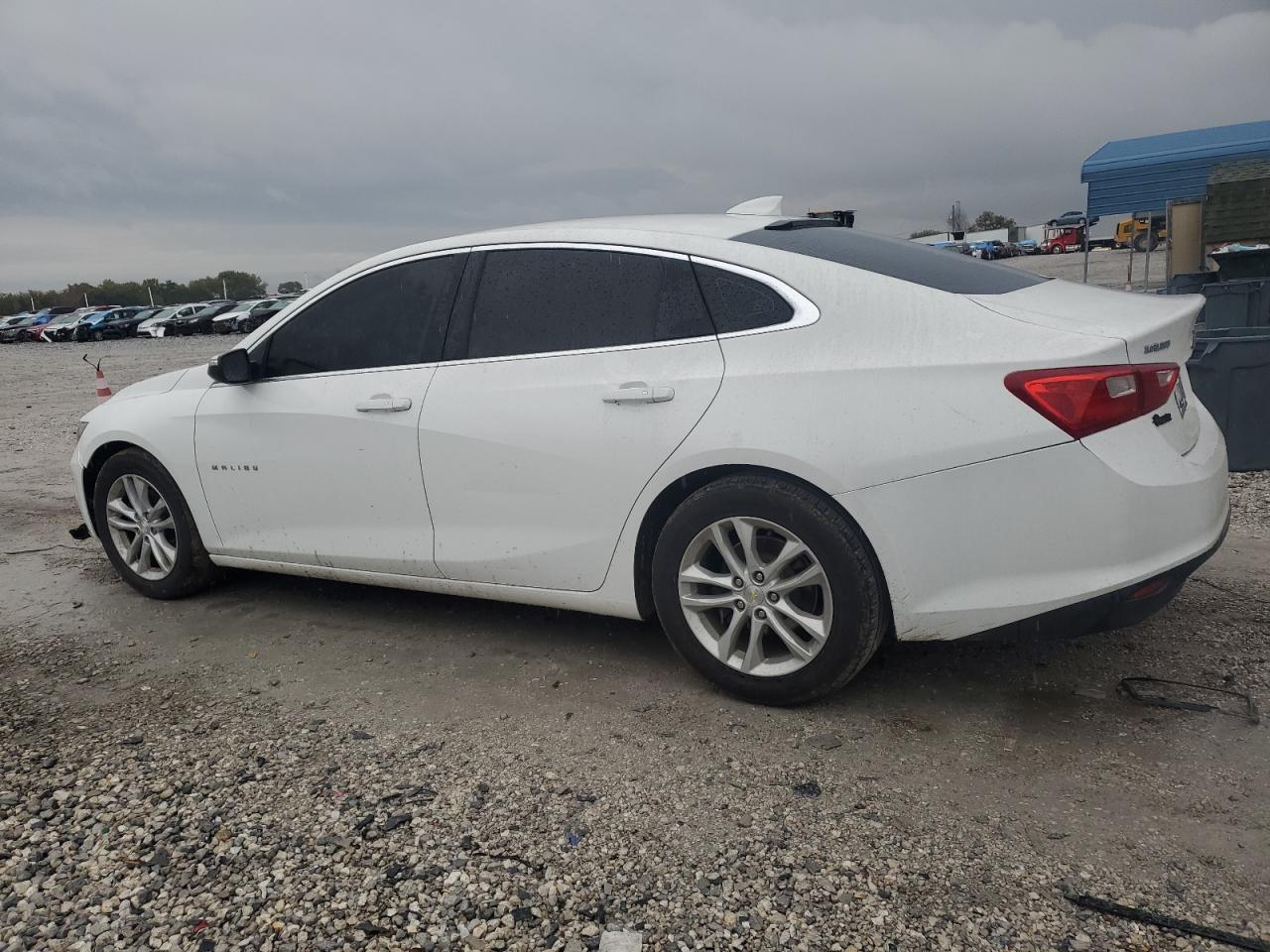 2017 CHEVROLET MALIBU LT photo 2