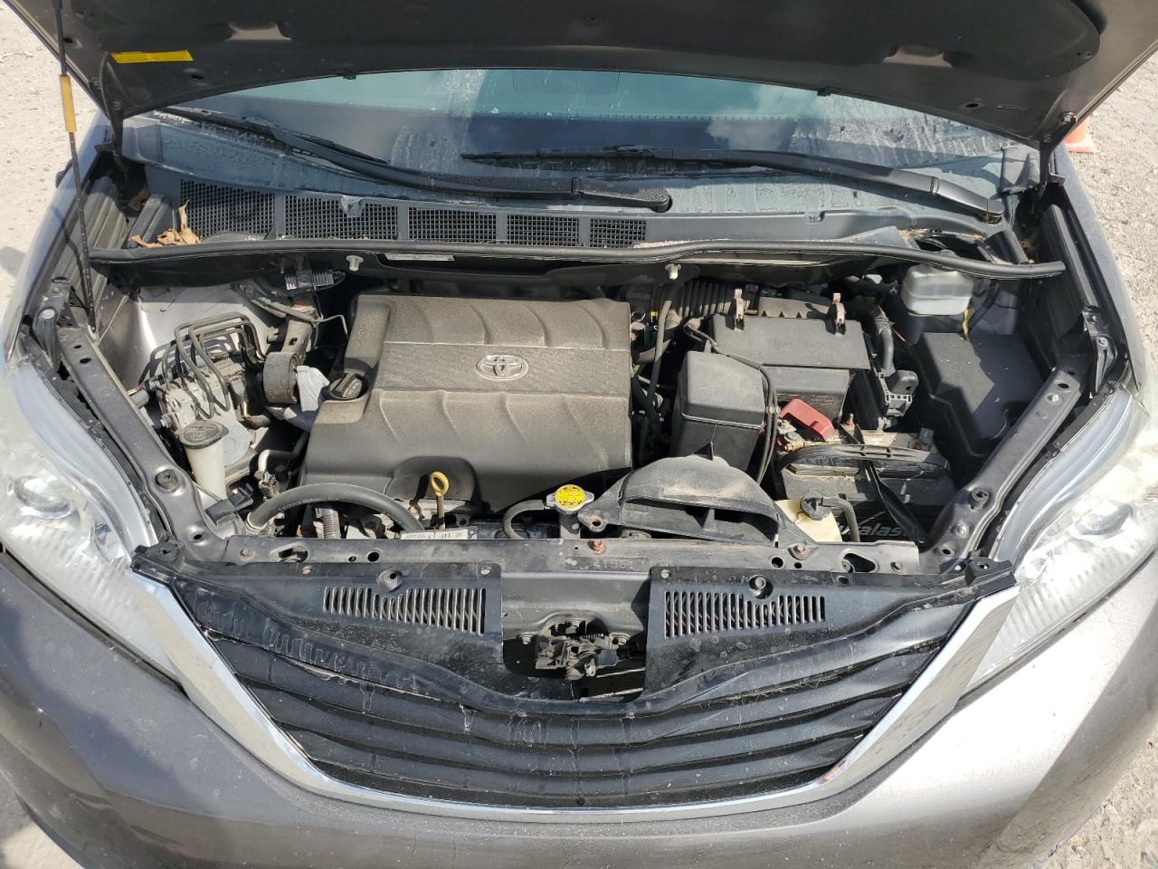 2014 TOYOTA SIENNA LE photo 12