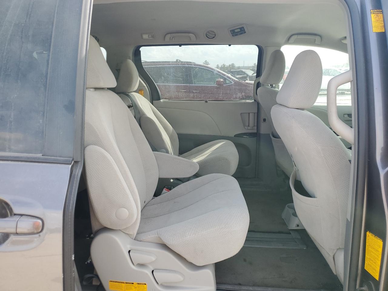 2014 TOYOTA SIENNA LE photo 11