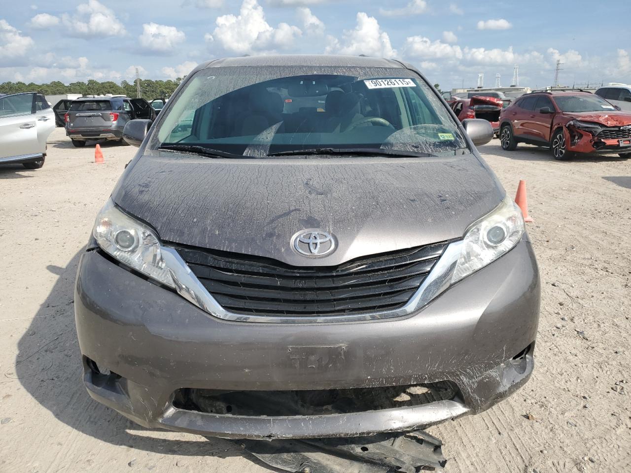2014 TOYOTA SIENNA LE photo 5