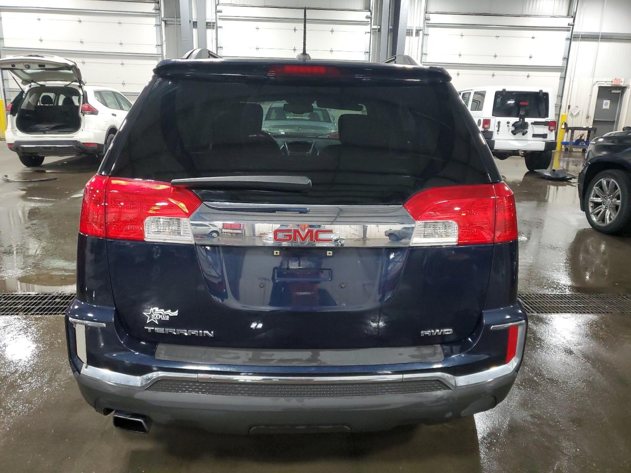 2017 GMC TERRAIN SLE photo 11