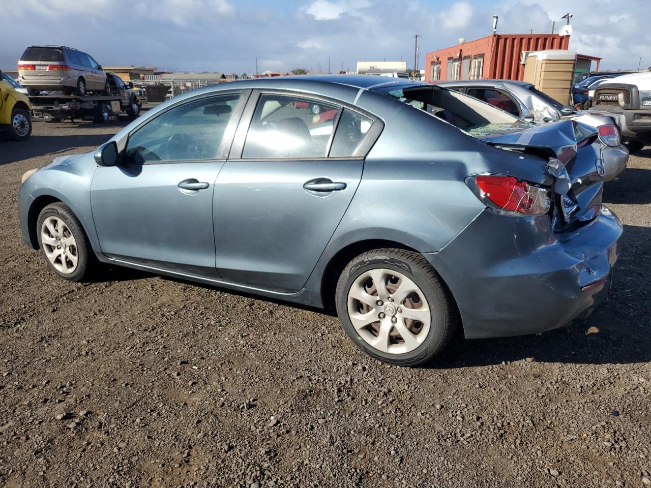 2013 MAZDA 3 photo 2
