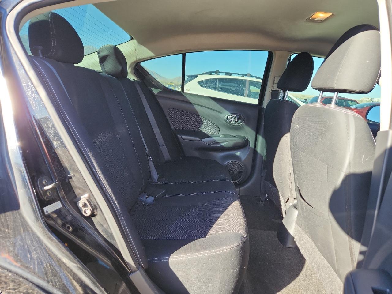2014 NISSAN VERSA 1.6 SV photo 28