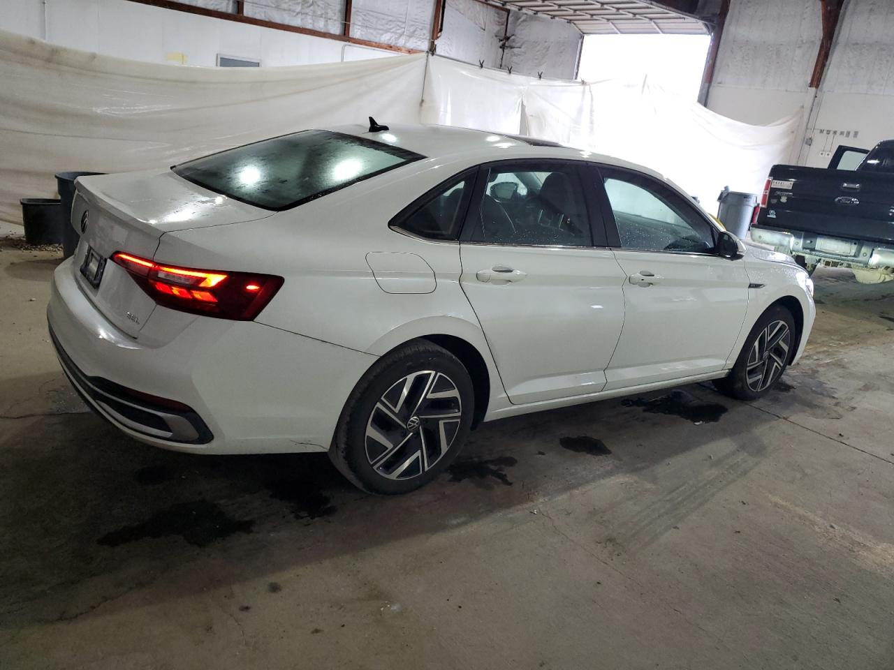 2023 VOLKSWAGEN JETTA SEL photo 3