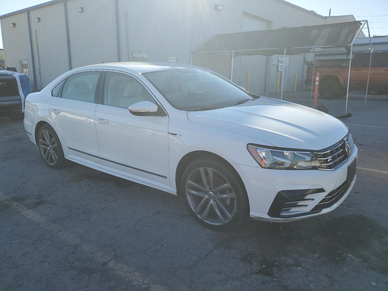 2017 VOLKSWAGEN PASSAT R-LINE photo 10