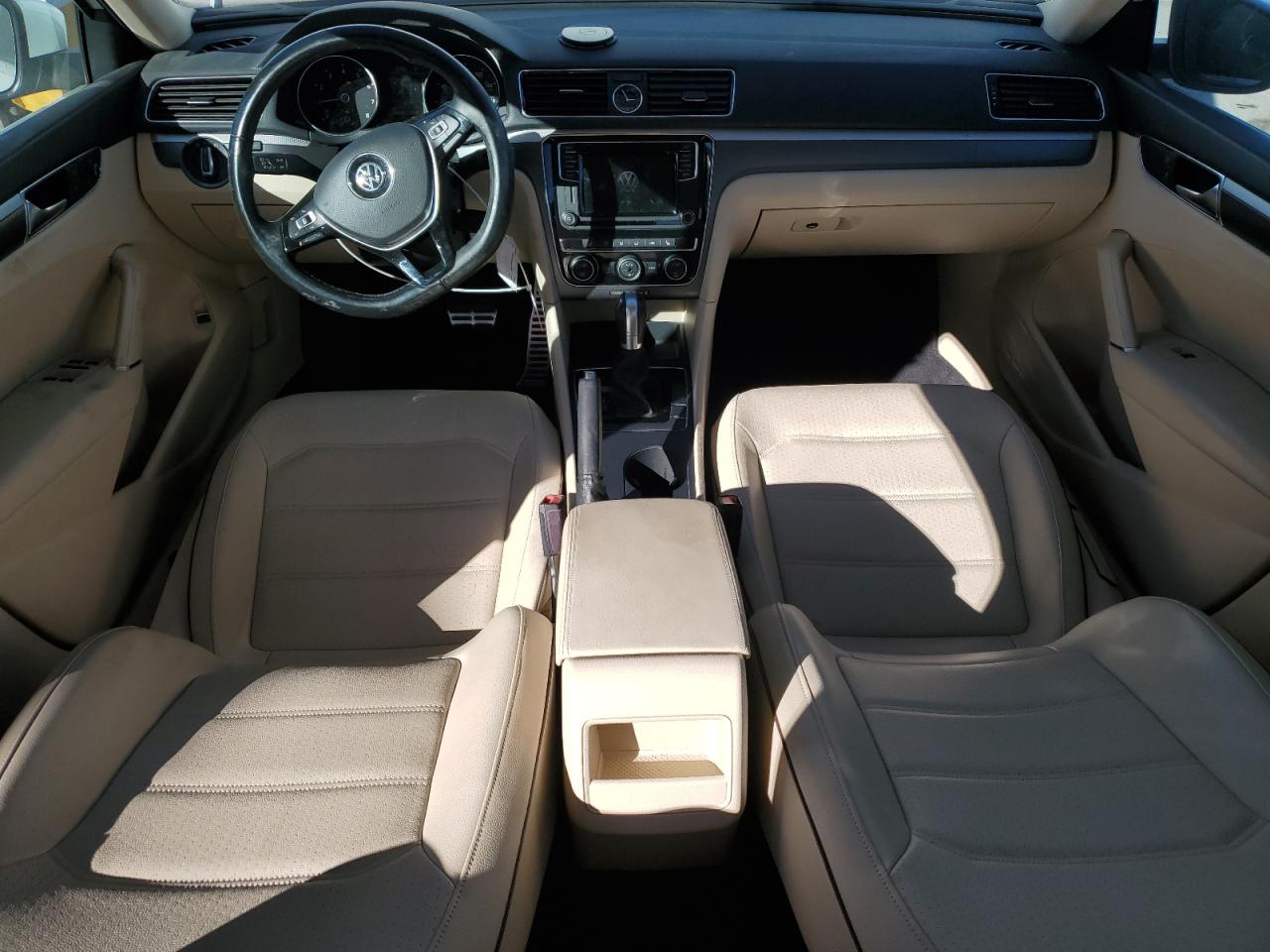 2017 VOLKSWAGEN PASSAT R-LINE photo 22