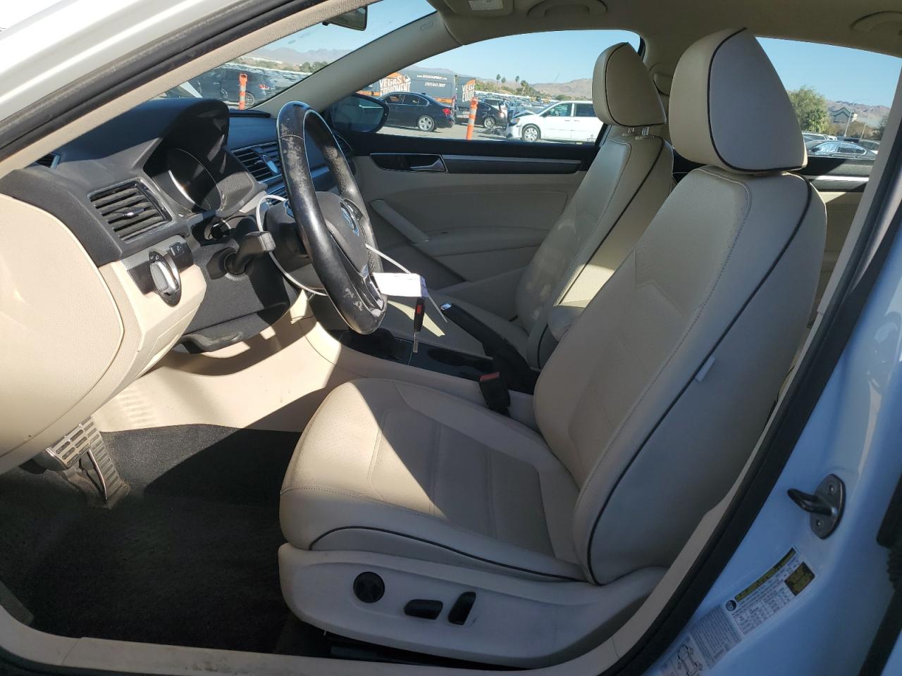 2017 VOLKSWAGEN PASSAT R-LINE photo 19