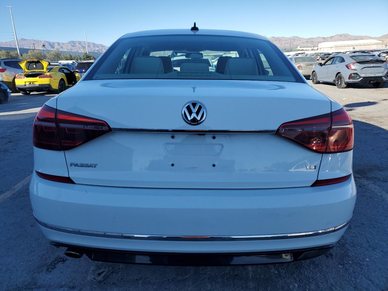 2017 VOLKSWAGEN PASSAT R-LINE photo 16