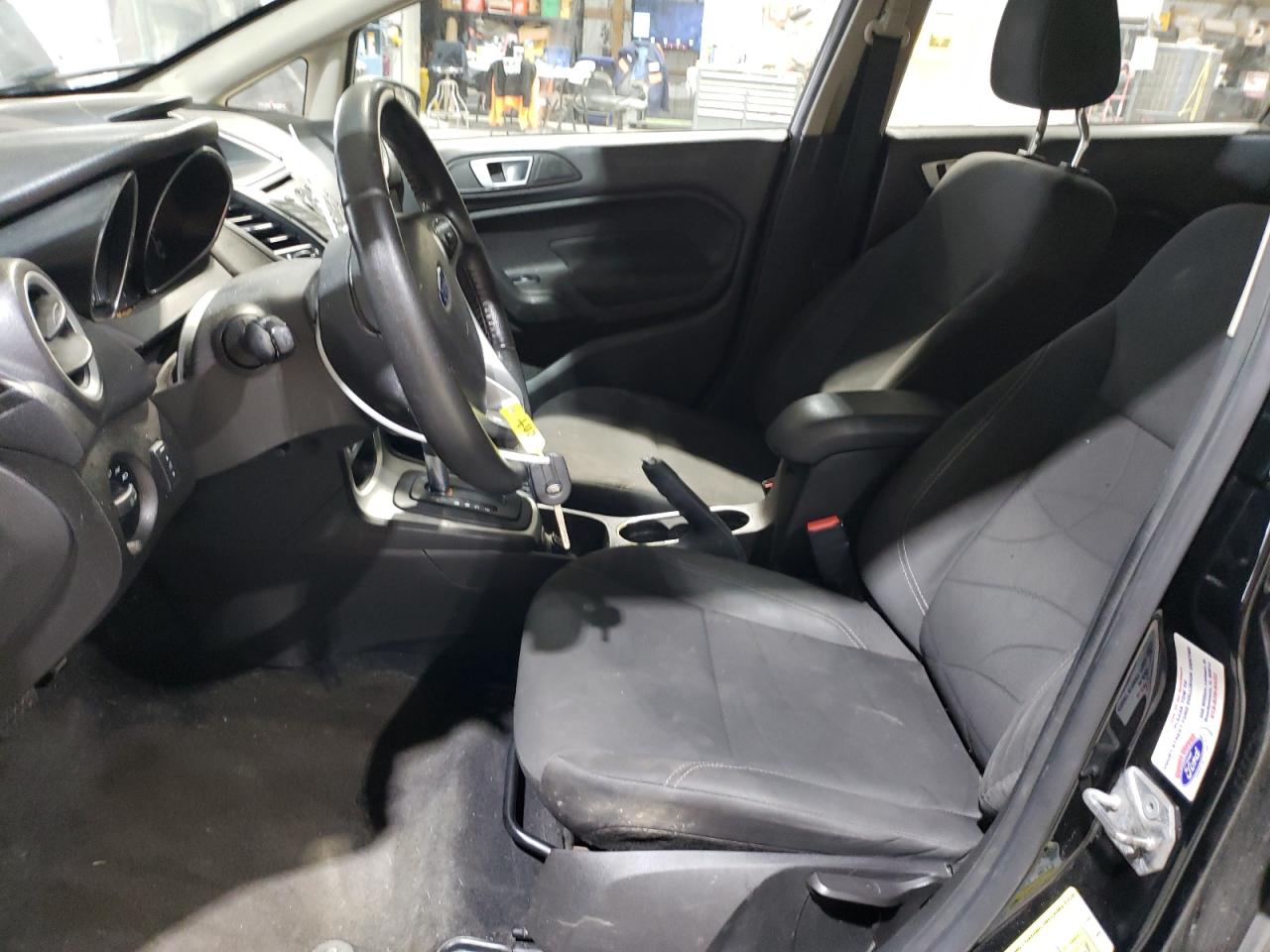 2016 FORD FIESTA SE photo 19