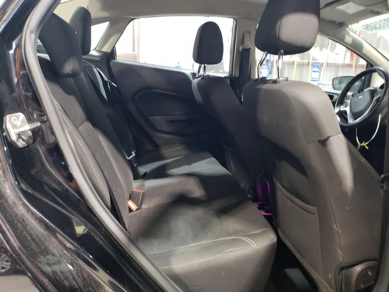 2016 FORD FIESTA SE photo 28