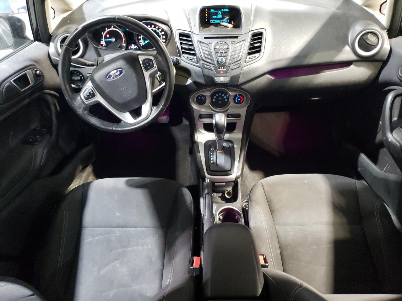 2016 FORD FIESTA SE photo 22