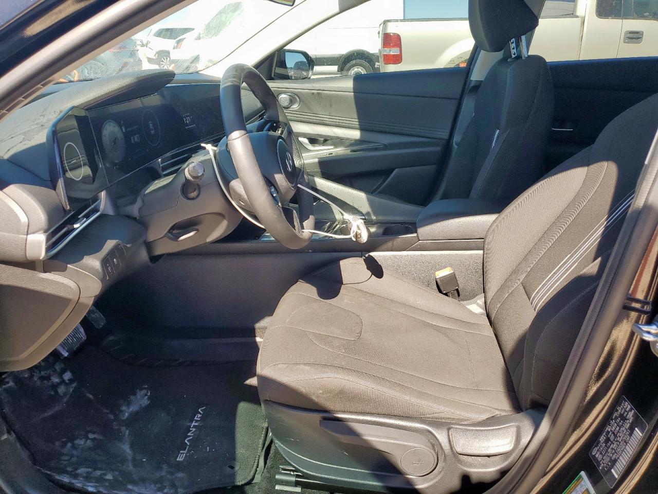 2024 HYUNDAI ELANTRA SEL photo 7