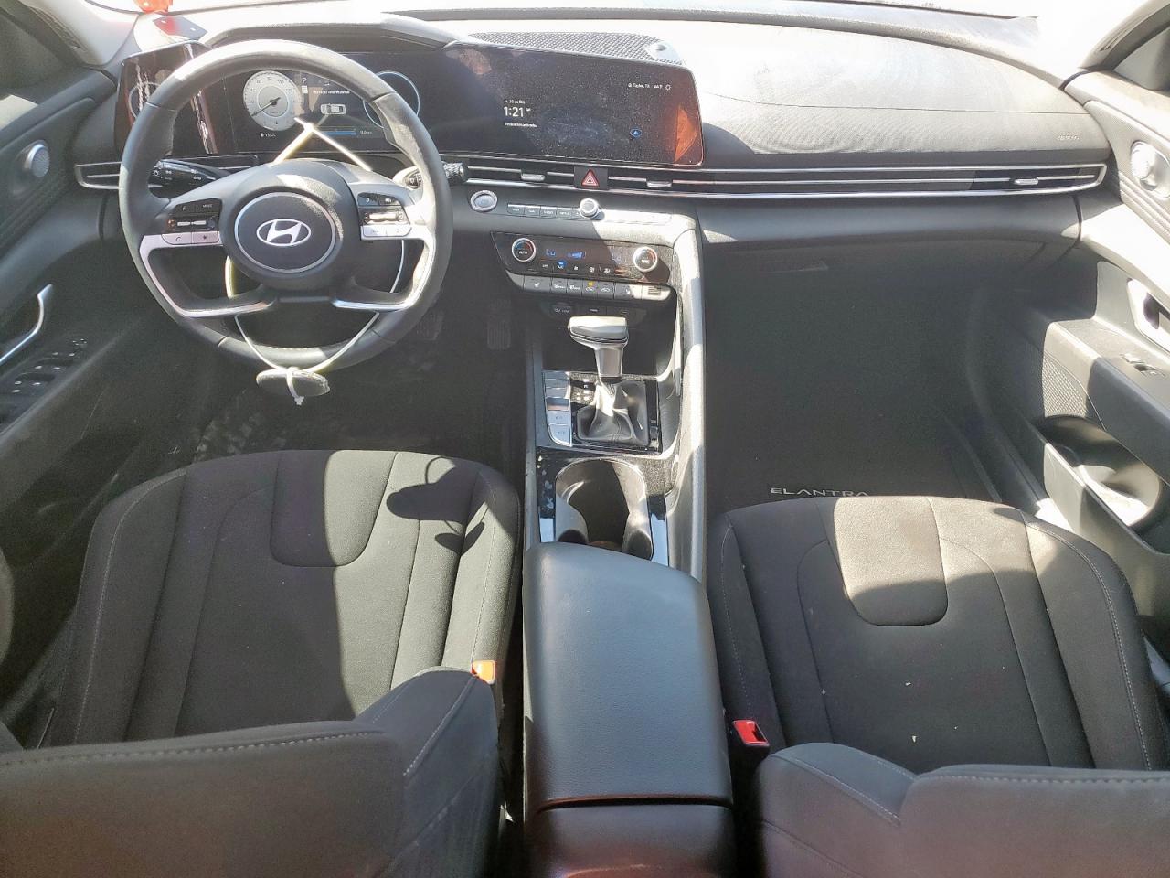 2024 HYUNDAI ELANTRA SEL photo 8