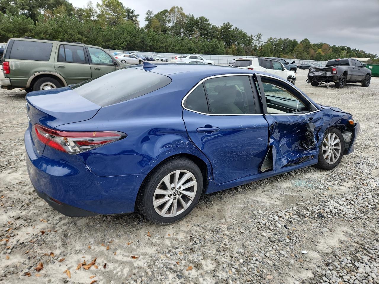 2023 TOYOTA CAMRY LE photo 5