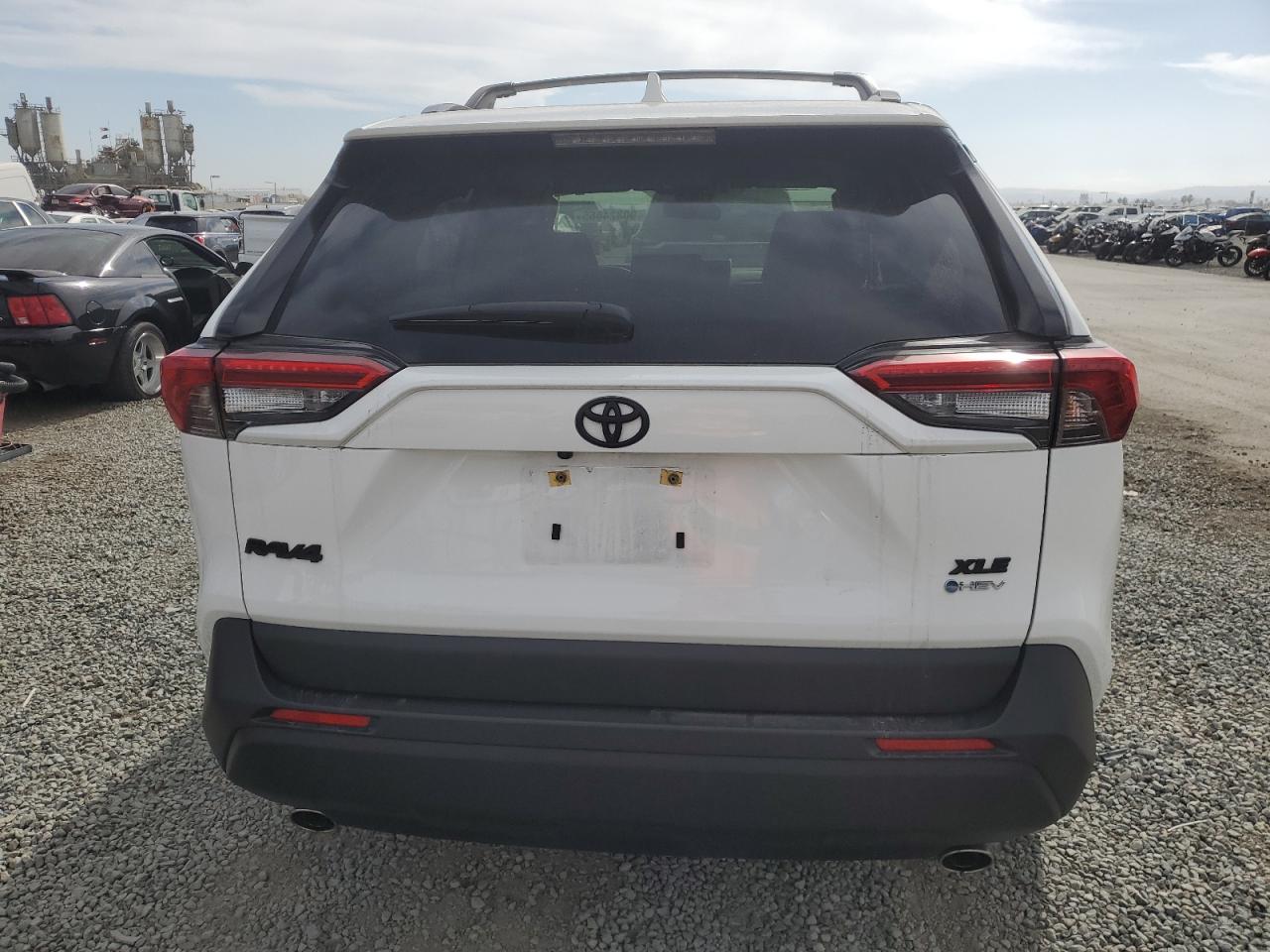 2025 TOYOTA RAV4 XLE photo 6