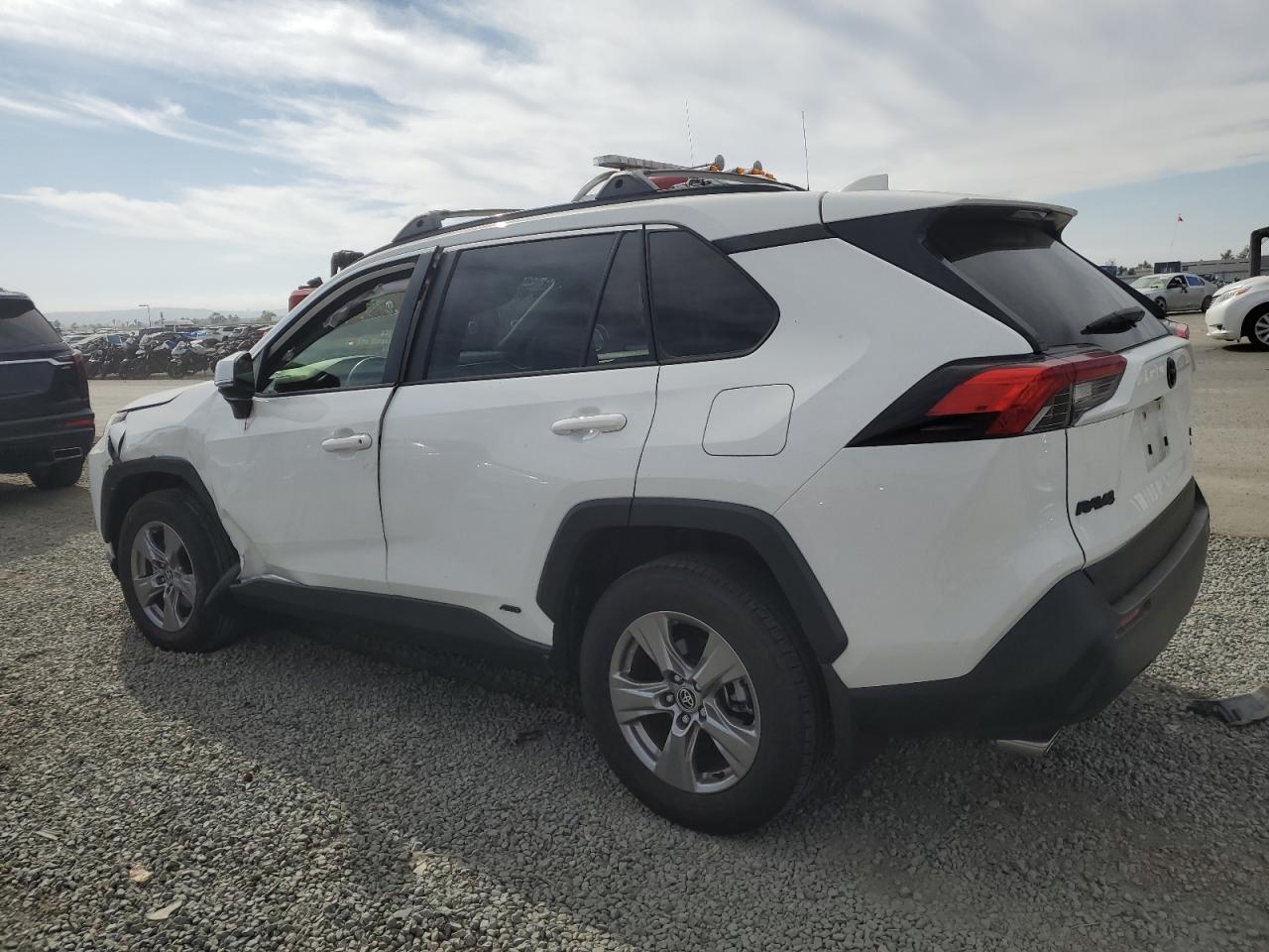 2025 TOYOTA RAV4 XLE photo 2