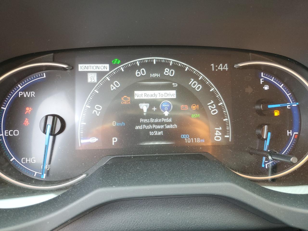 2025 TOYOTA RAV4 XLE photo 9