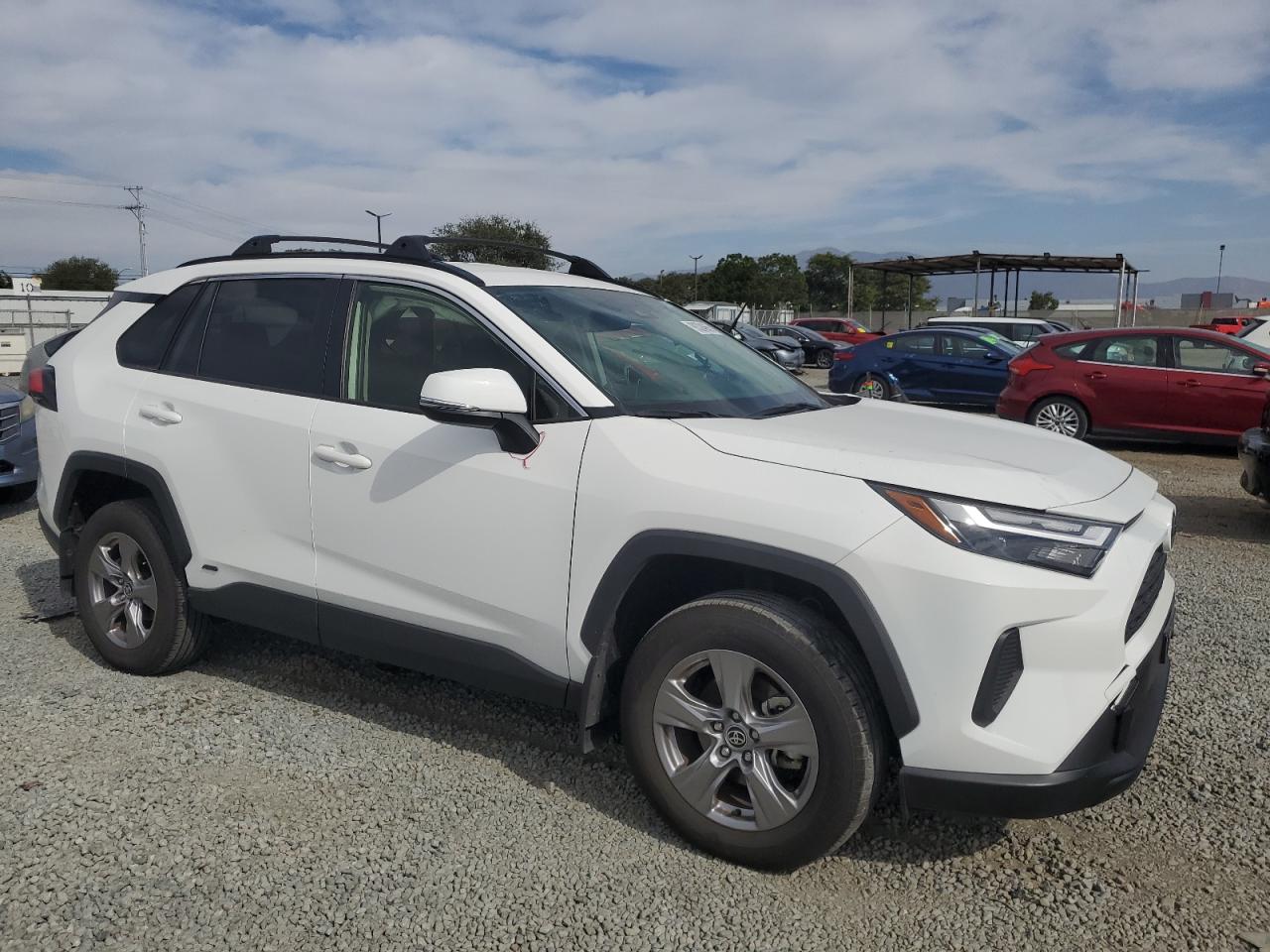 2025 TOYOTA RAV4 XLE photo 4